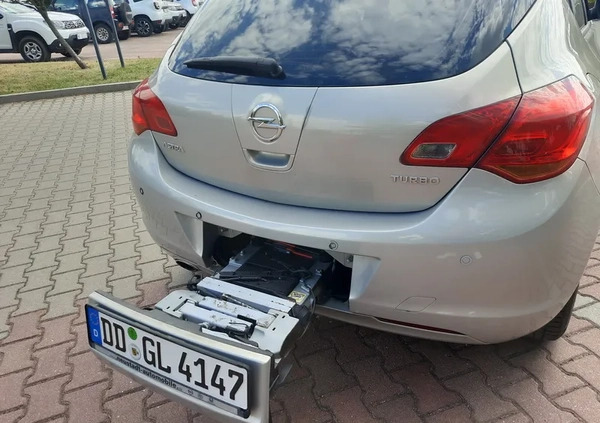 Opel Astra cena 20900 przebieg: 127000, rok produkcji 2010 z Kołobrzeg małe 326